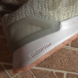 Adidas Cloud ☁️ Foam Nude and Pink Sneakers 👟 💖